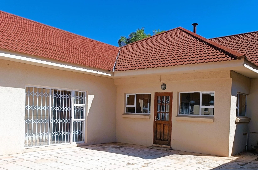 8 Bedroom Property for Sale in Waverley Free State